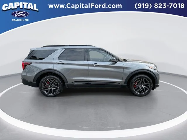 Used 2025 Gray Ford ST-Line image 9