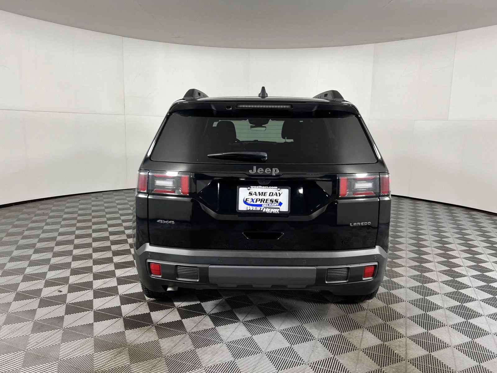Used 2026 Diamond Black Crystal Pearlcoat Jeep Laredo image 10
