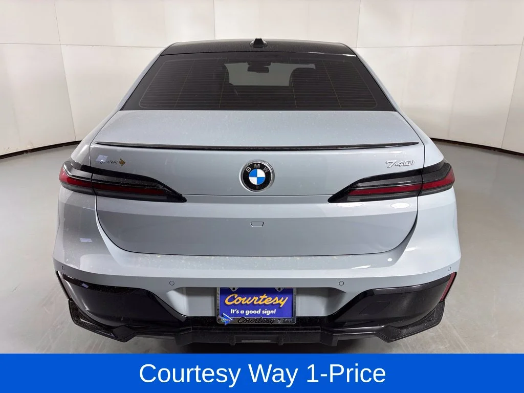 Used 2023 Gray BMW 740i image 9