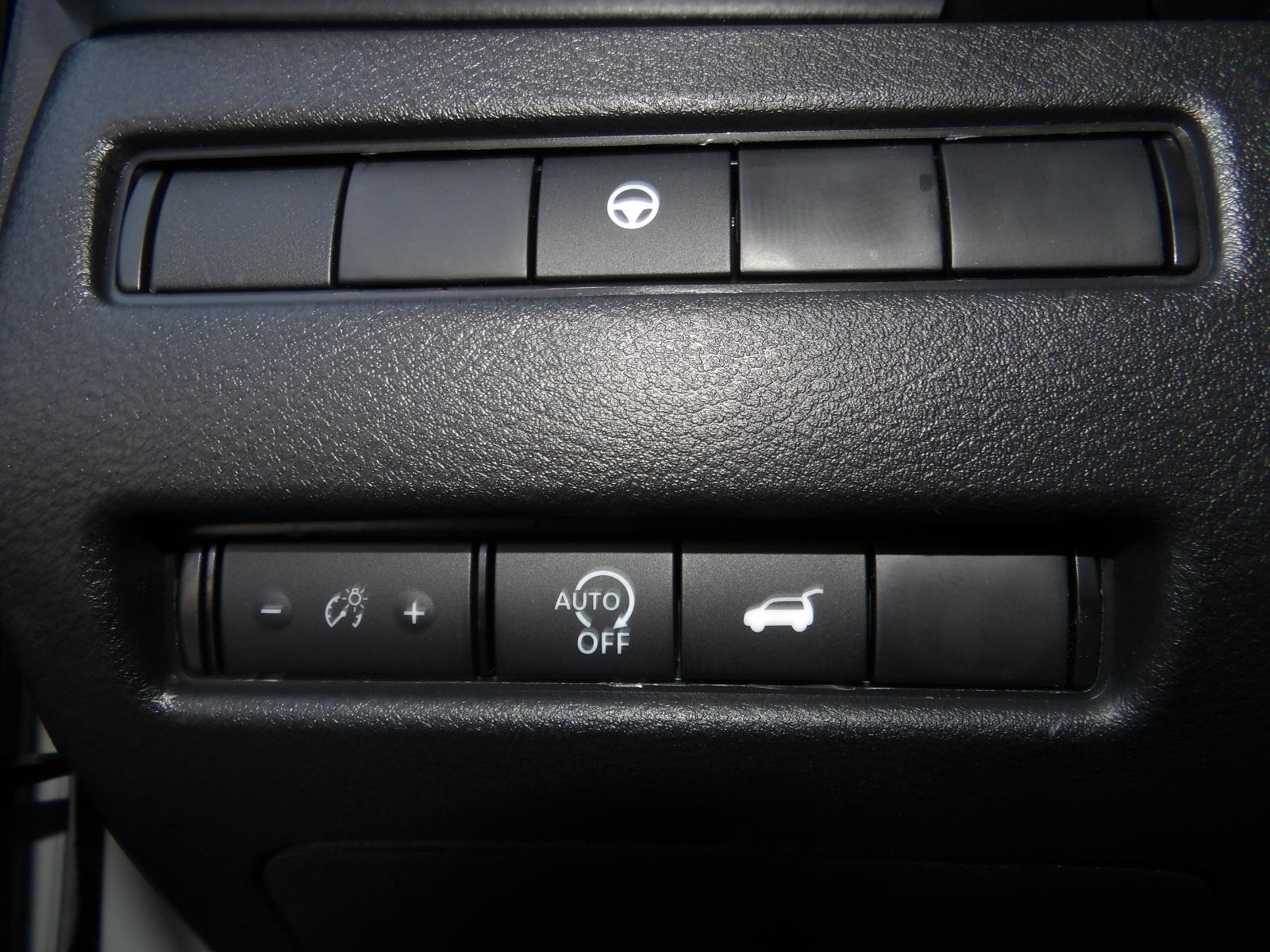New 2026 Everest White Pearl TriCoat Nissan Dark Armor™ image 30