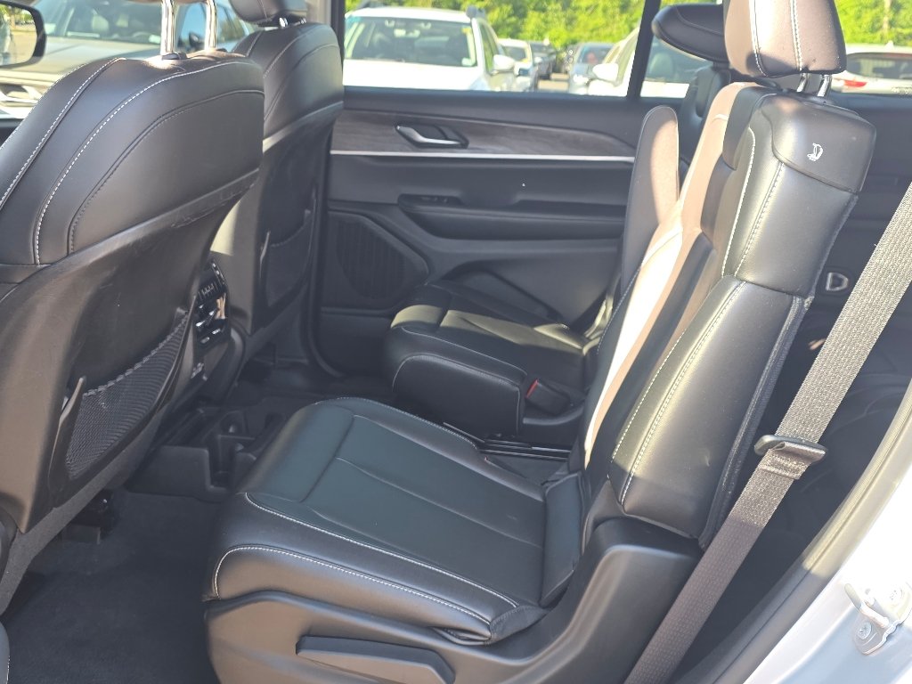 Used 2023 Silver Zynith Clear Coat Jeep Limited image 27
