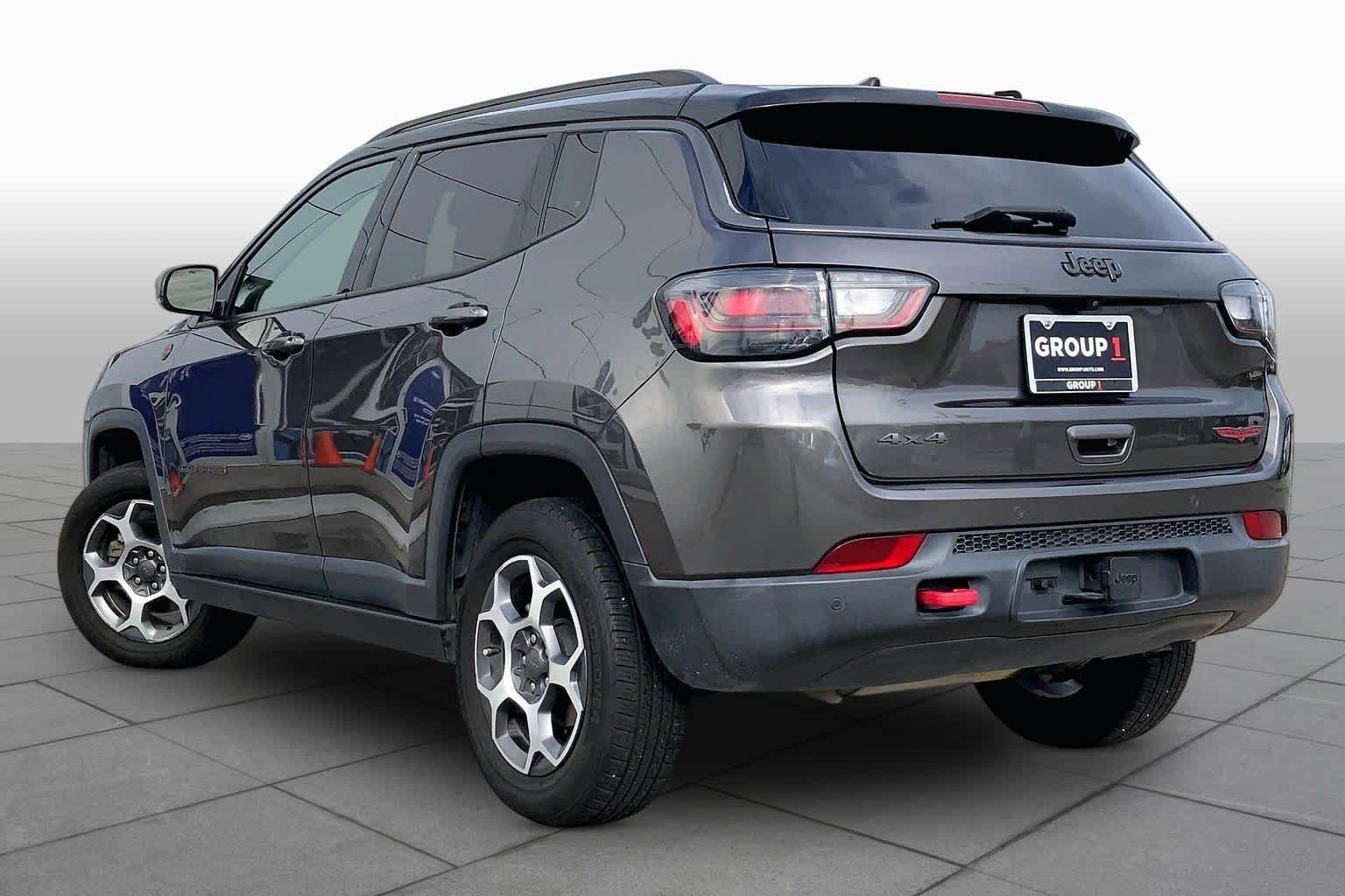 Used 2022 Granite Crystal Metallic Clearcoat Jeep Trailhawk image 9