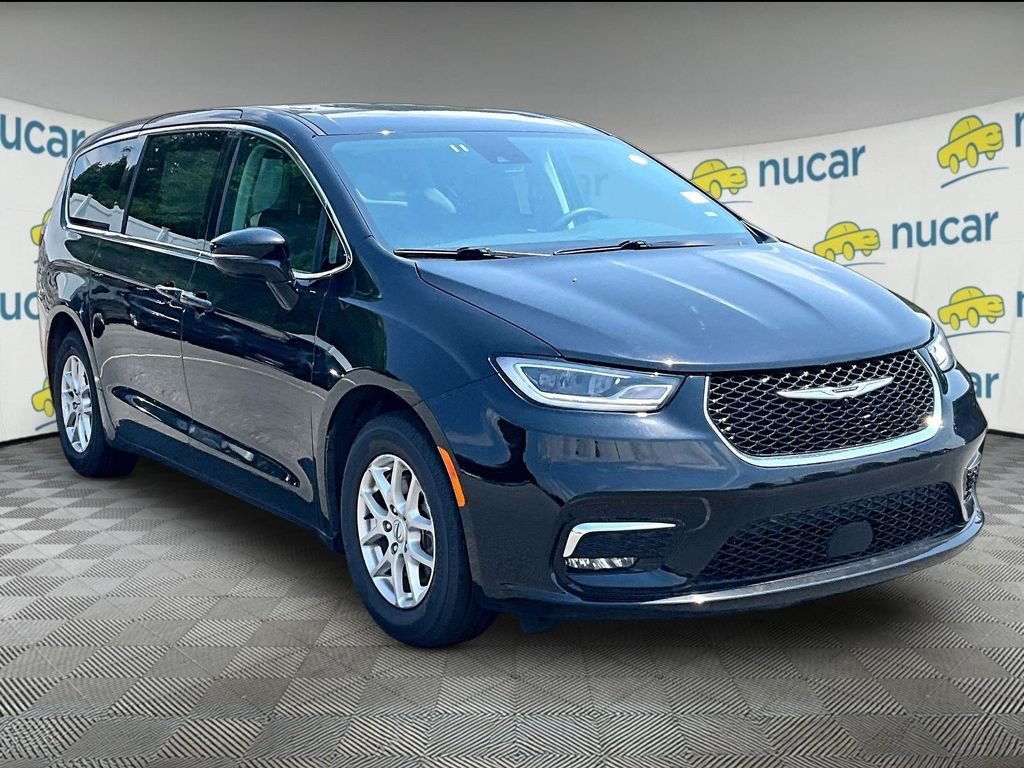 2024 Chrysler Pacifica Touring L's photo