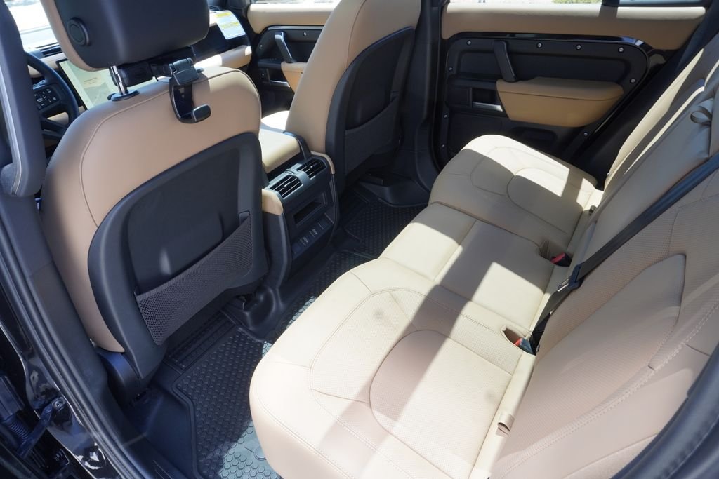 New 2026 Santorini Black Land Rover X-Dynamic SE image 29