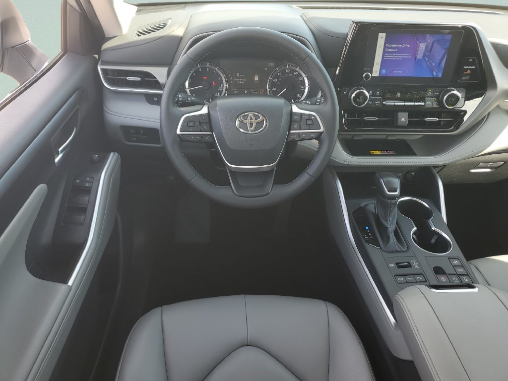Used 2025 Silver Toyota XLE image 12