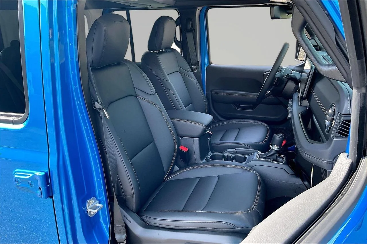 New 2026 Hydro Blue Pearl-Coat Exterior Paint Jeep Sahara image 21