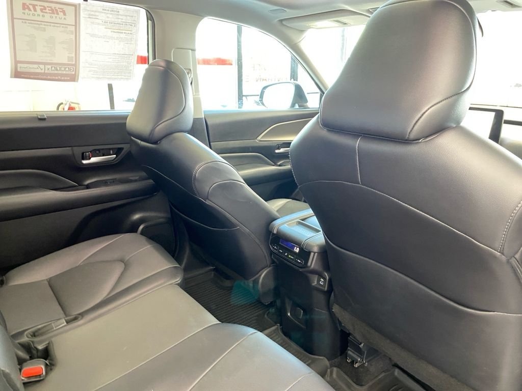 Used 2024 Silver Toyota XLE image 17