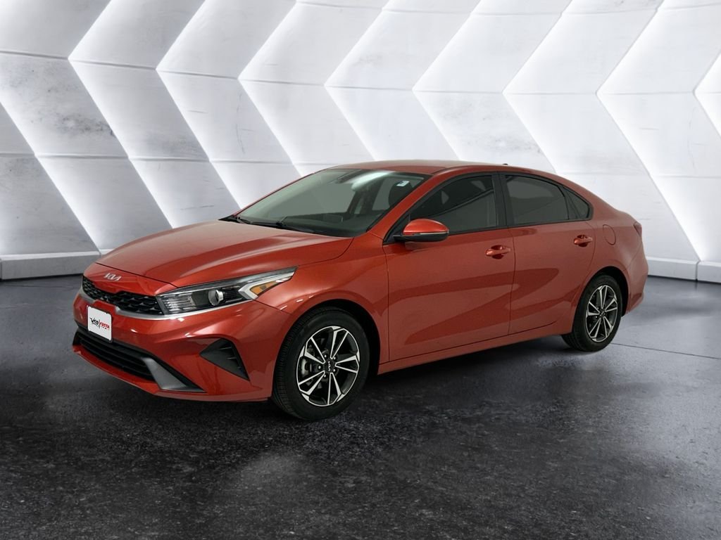 Used 2023 Red Kia LXS image 3