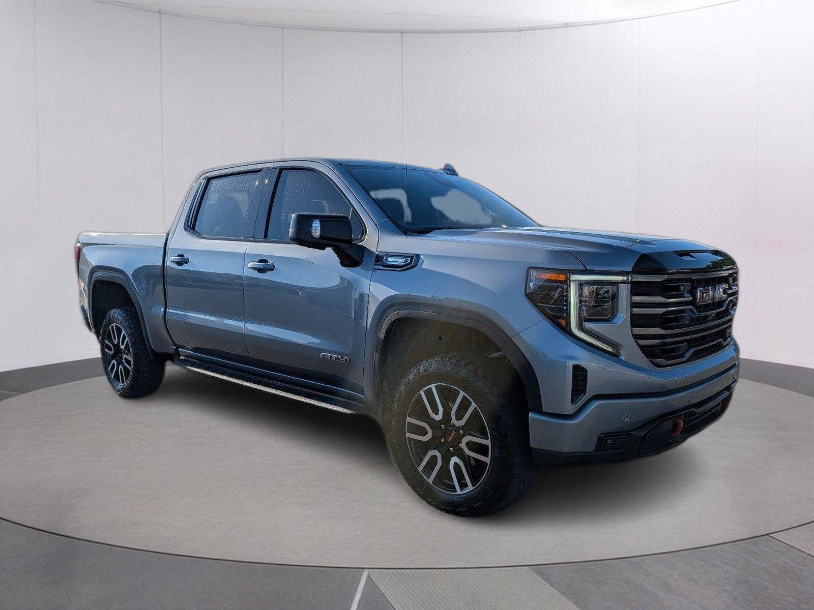 Used 2025 Sterling Metallic GMC AT4 image 9