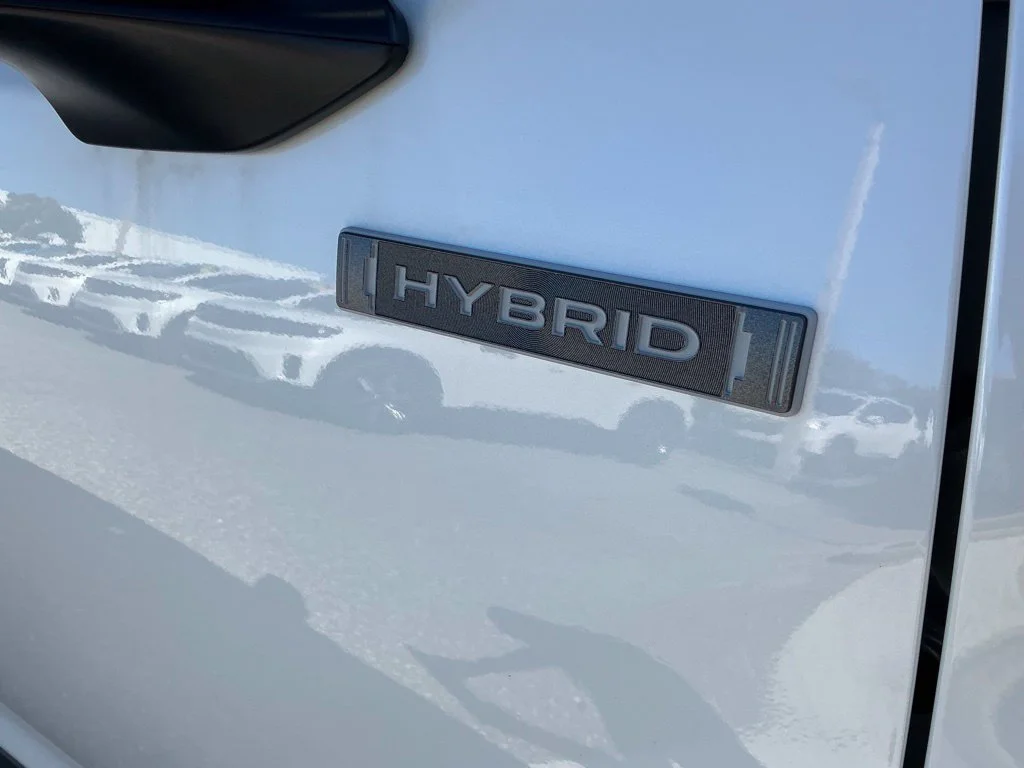 Used 2025 White Subaru Limited image 18