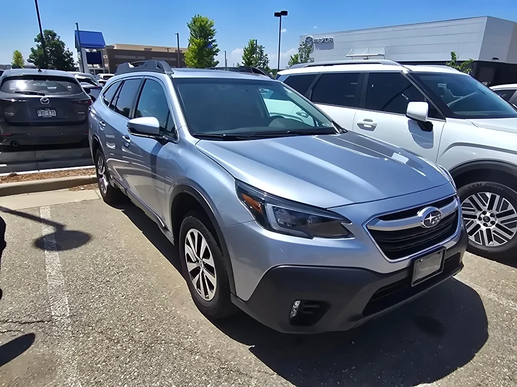 Used 2022 Ice Silver Metallic Subaru Premium image 18