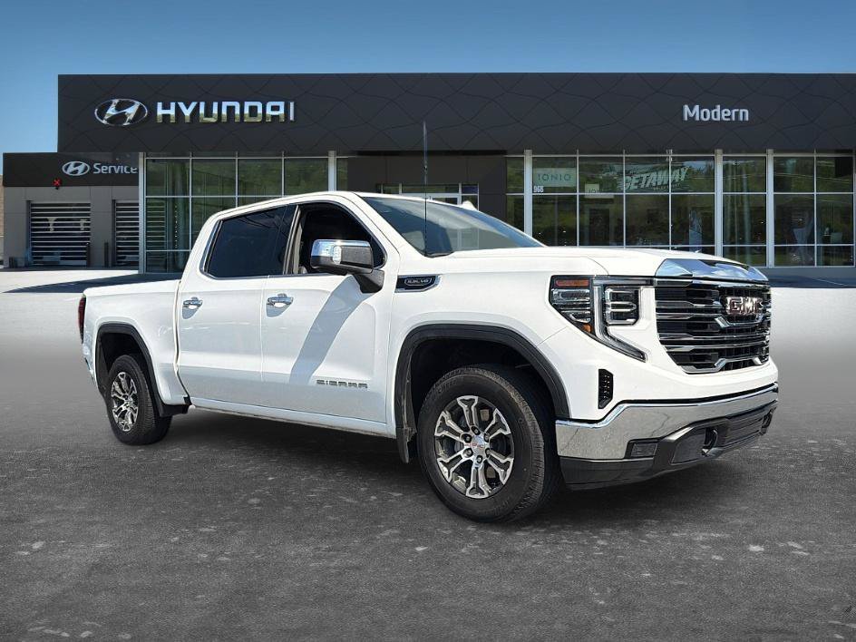 Used 2025 Summit White GMC SLT image 3