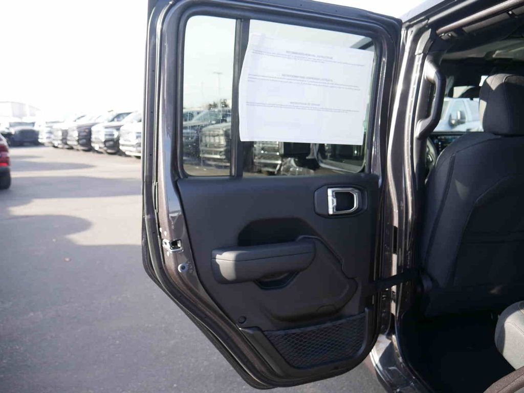 New 2026 Granite Crystal Metallic Clearcoat Jeep Sport S image 14