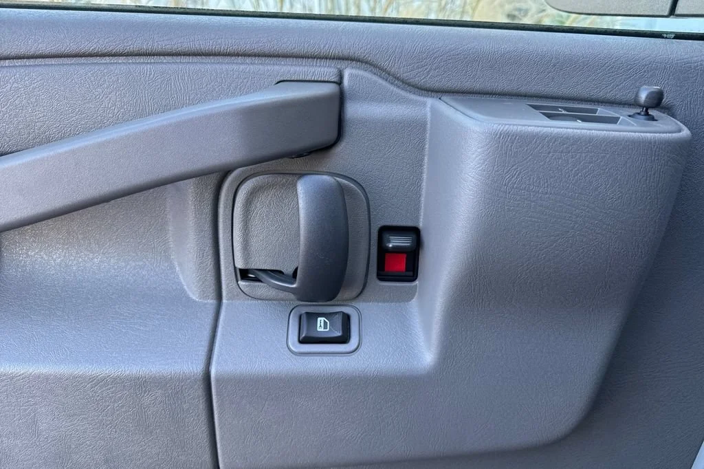 2025 GMC Savana Cargo Work Van - Photo 8