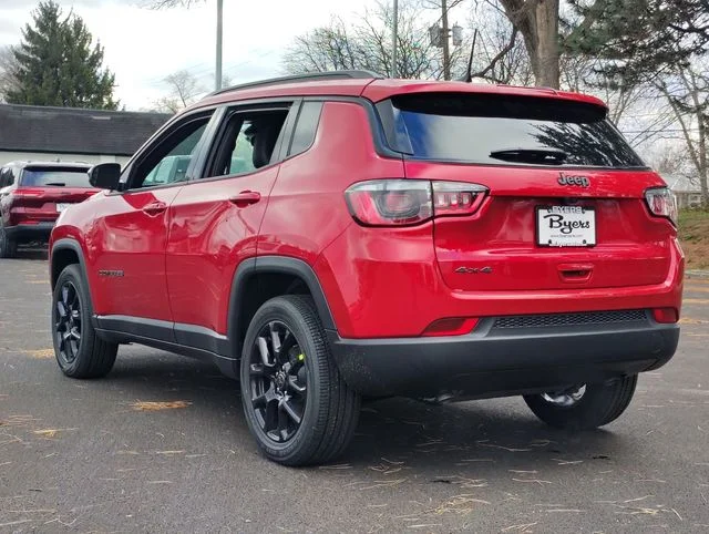 New 2026 Red Hot Pearl-Coat Exterior Paint Jeep Latitude image 5