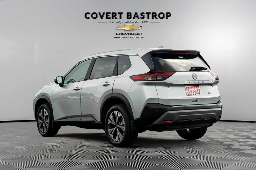 Used 2023 Silver Nissan SV image 3