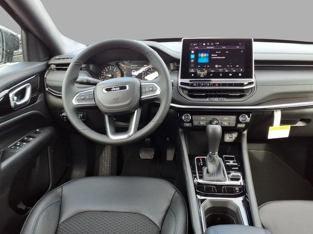 New 2026 Diamond Black Crystal Pearlcoat Jeep Latitude image 10