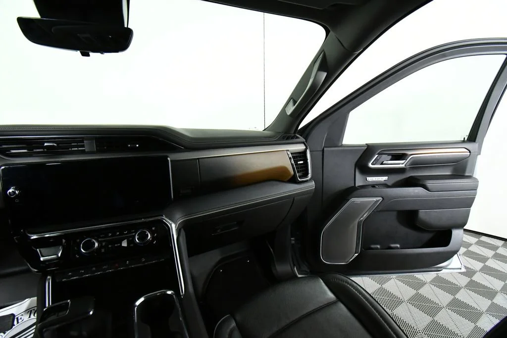 Used 2025 Sterling Metallic GMC Denali image 21