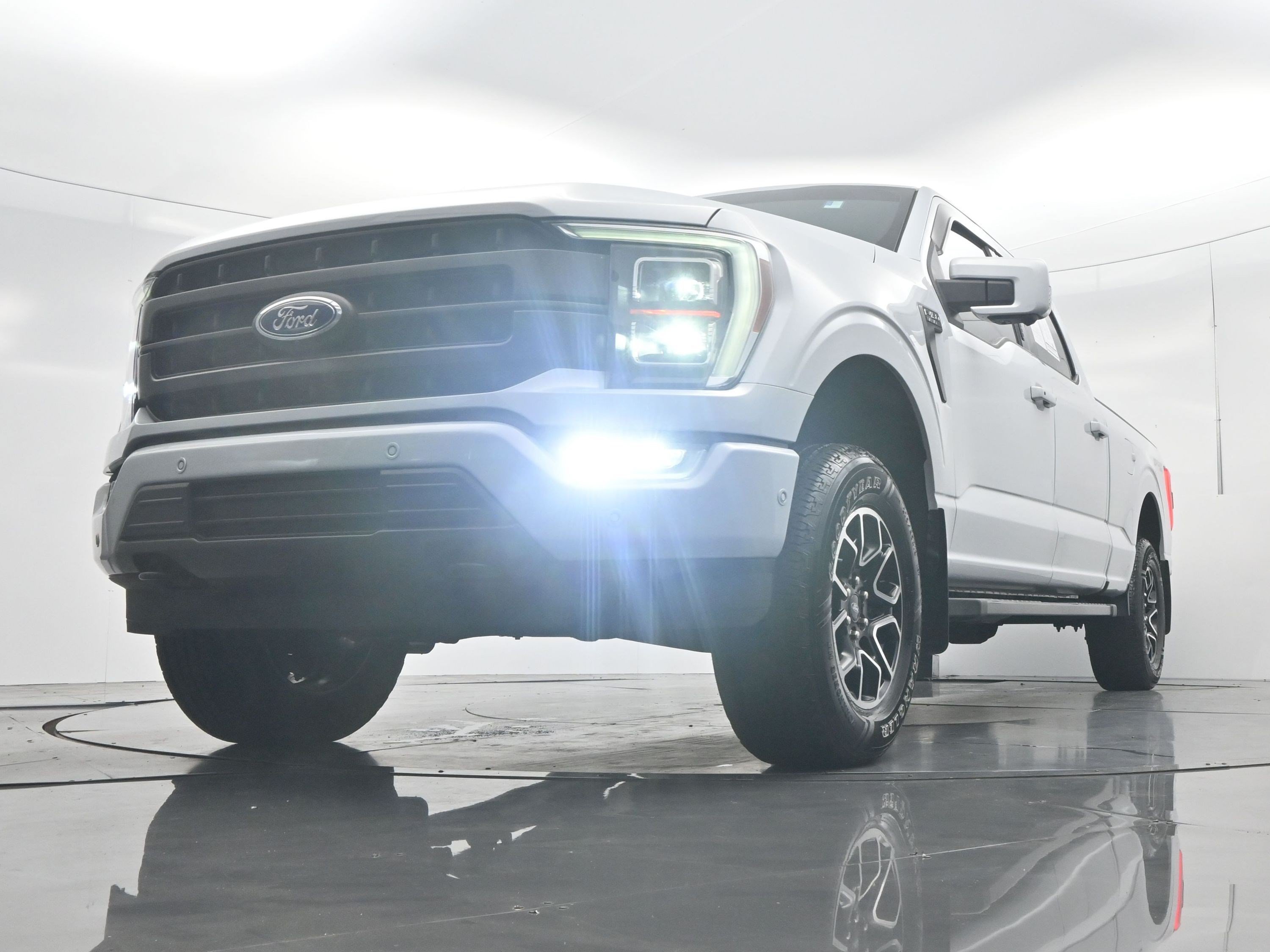 Certified Used 2021 White Metallic Ford LARIAT image 42