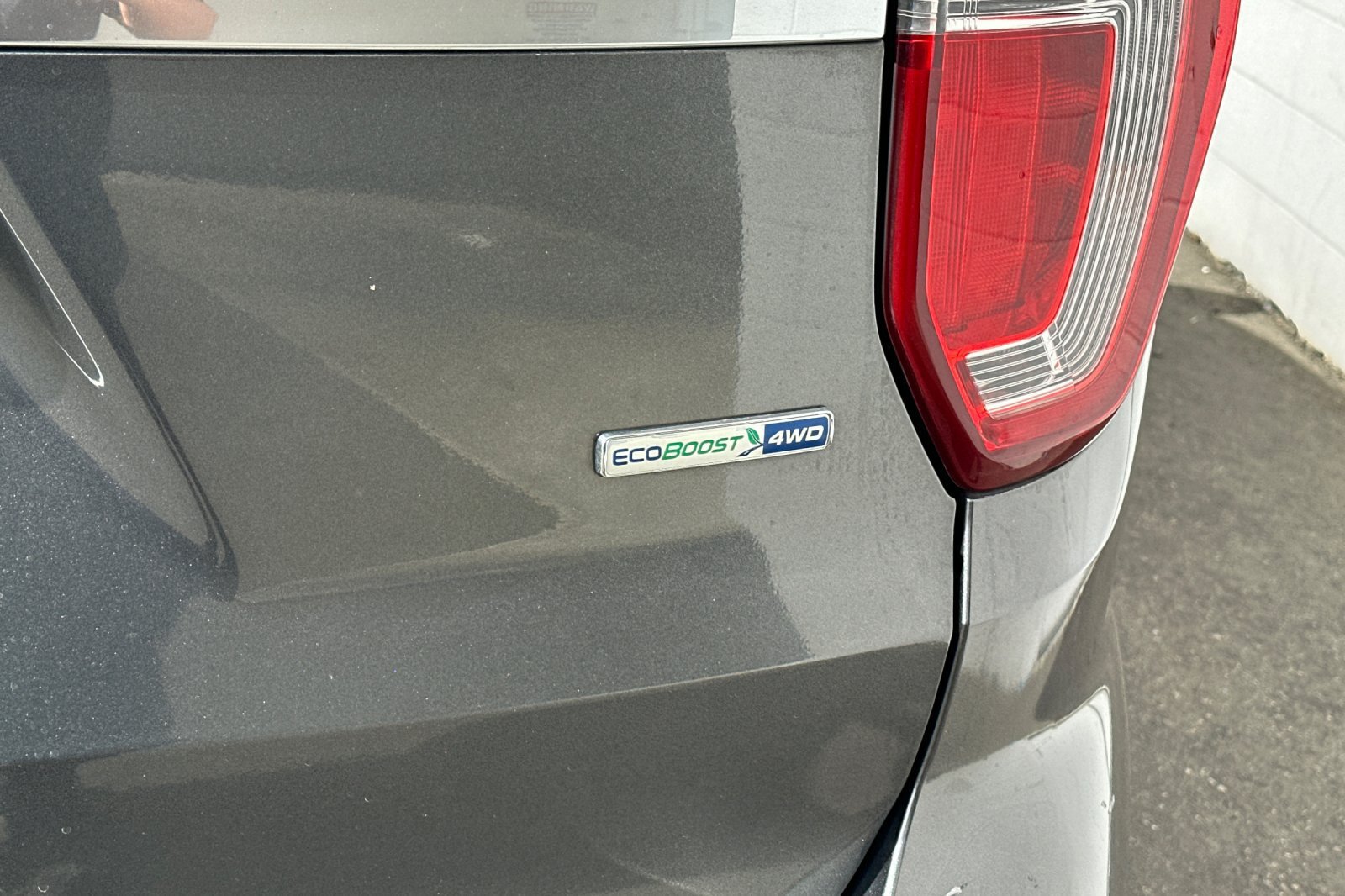 Used 2018 Gray Ford Platinum image 33