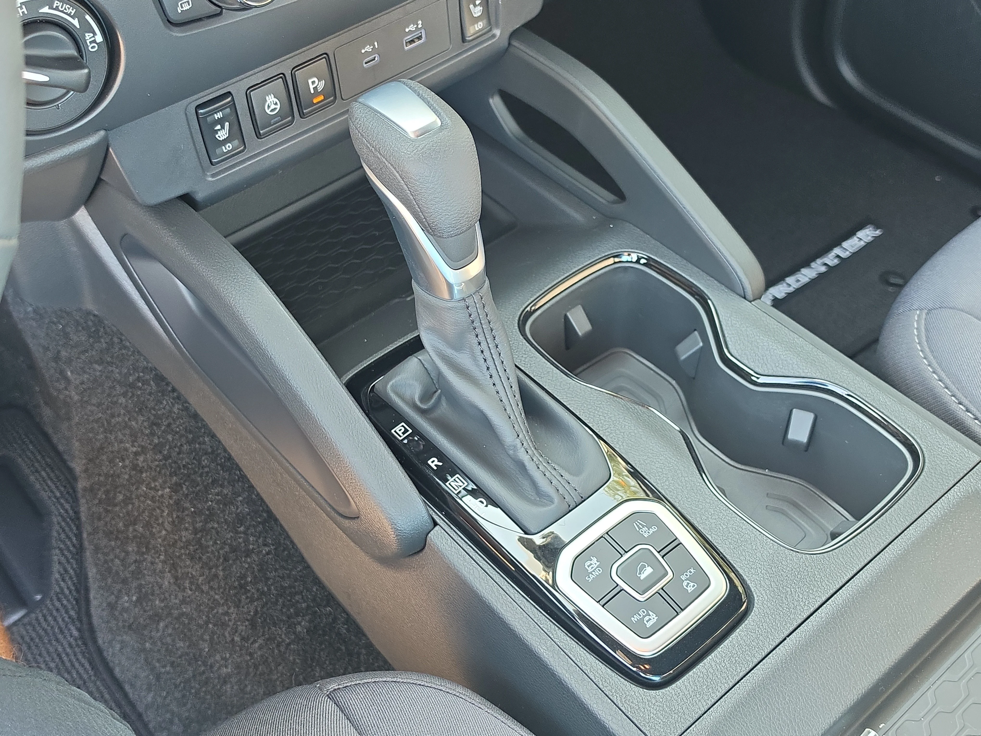 New 2026 Glacier White Nissan Crew Cab SV image 26