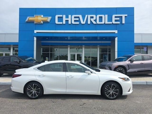 Used 2025 White Lexus 350 image 2