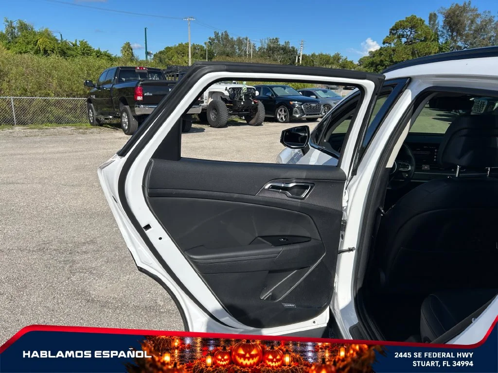 Used 2025 White Kia SX-Prestige image 30