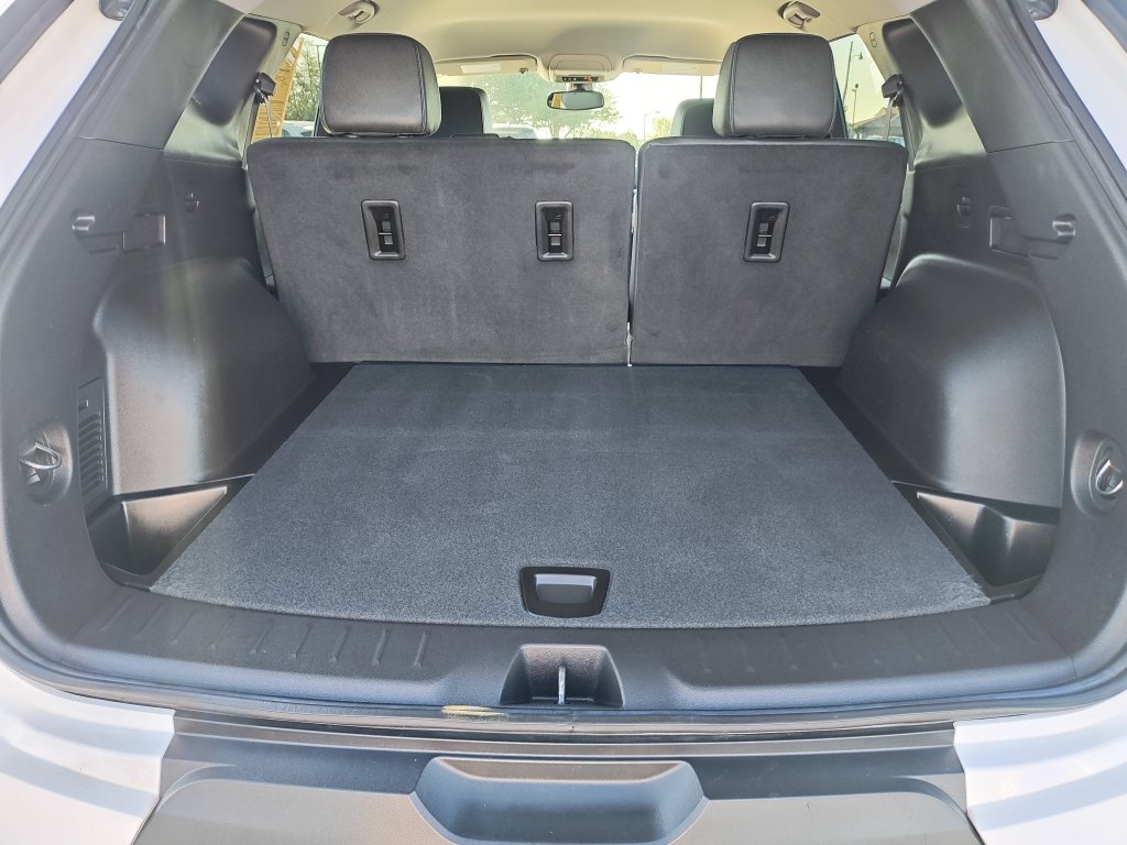 Used 2024 White Chevrolet LT image 9