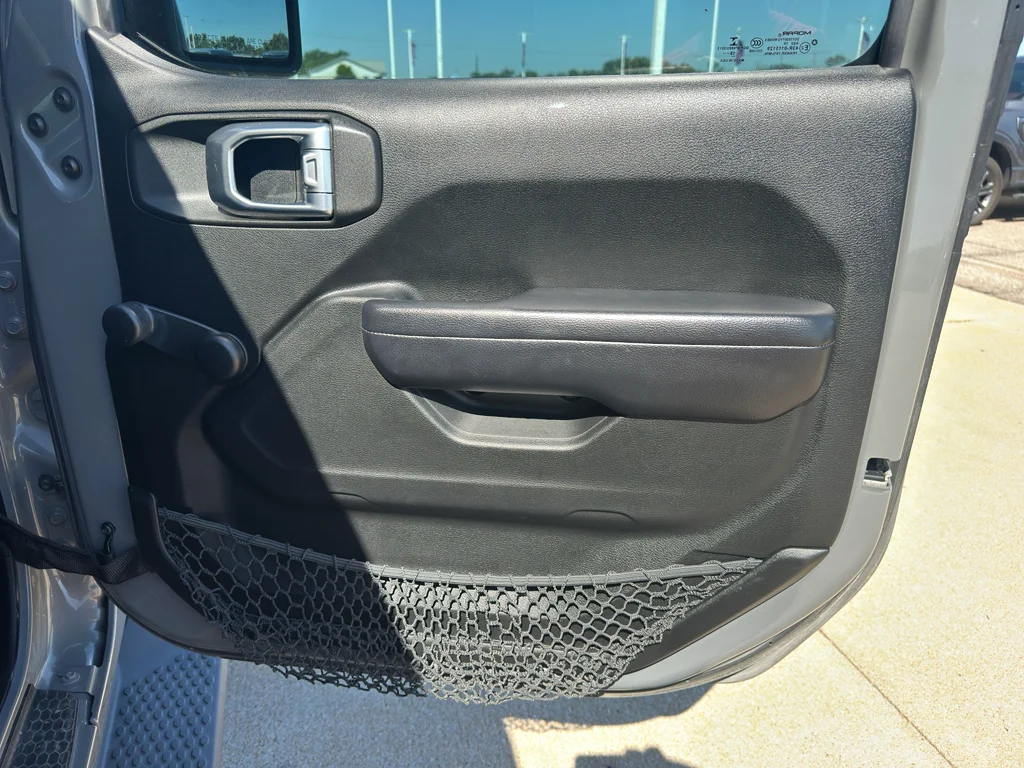 Used 2018 Sting-Gray Clearcoat Jeep Sport image 25