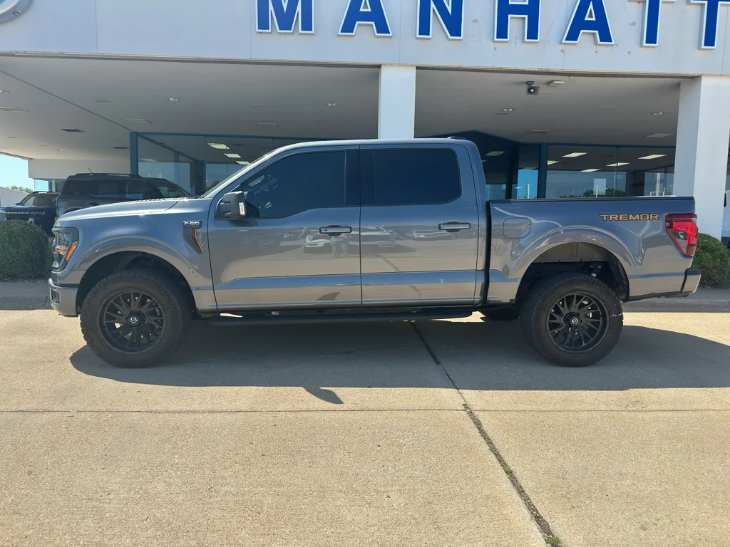 Used 2025  Ford Tremor image 11