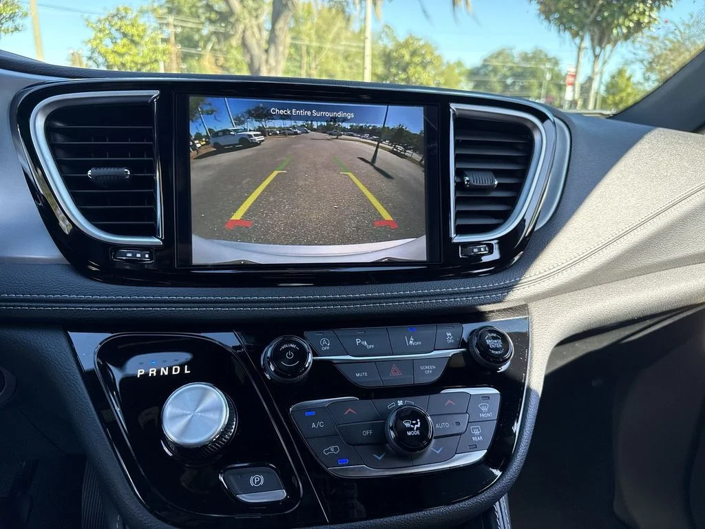 2026 Chrysler Pacifica Limited - Photo 25