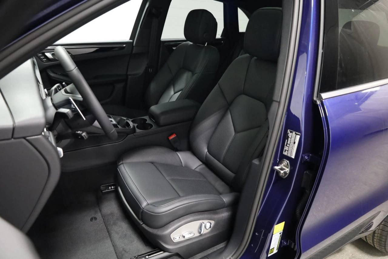 Used 2026 Gentian Blue Metallic Porsche  image 5
