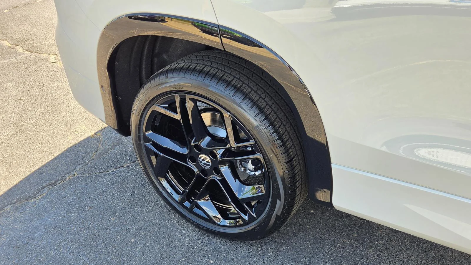 New 2026 sandstone Volkswagen SE R-Line Black image 13