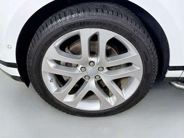 Used 2020  Land Rover R-Dynamic HSE image 32
