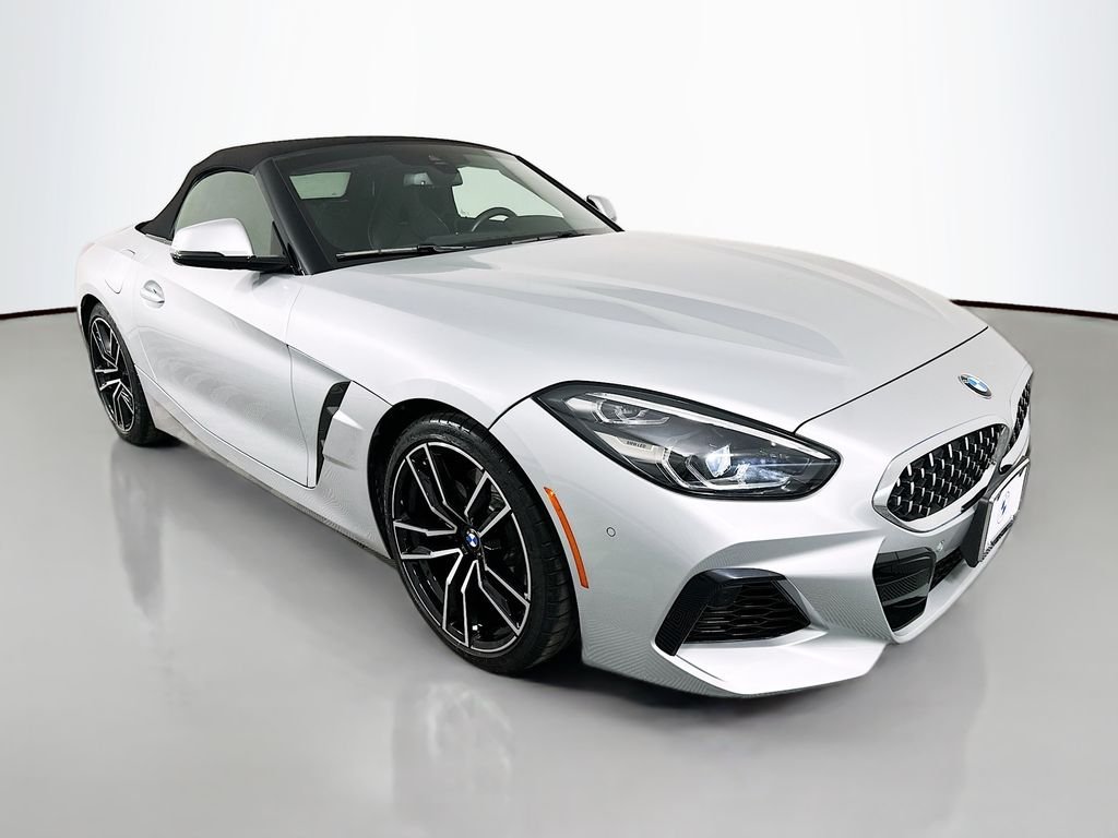 Used 2022 Glacier Silver Metallic BMW sDrive30i image 3