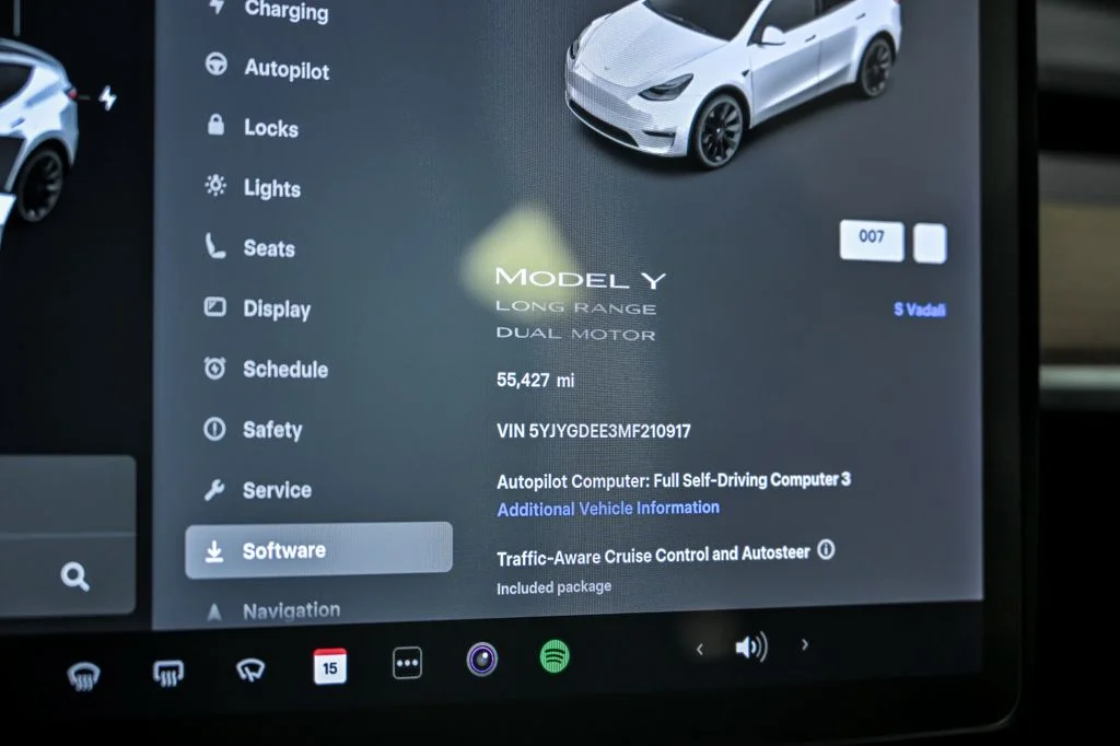 Used 2021 White Tesla Long Range image 25