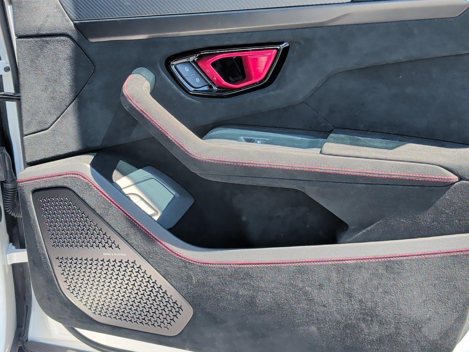 Used 2023 Bianco Monocerus Matt Lamborghini Performante image 39