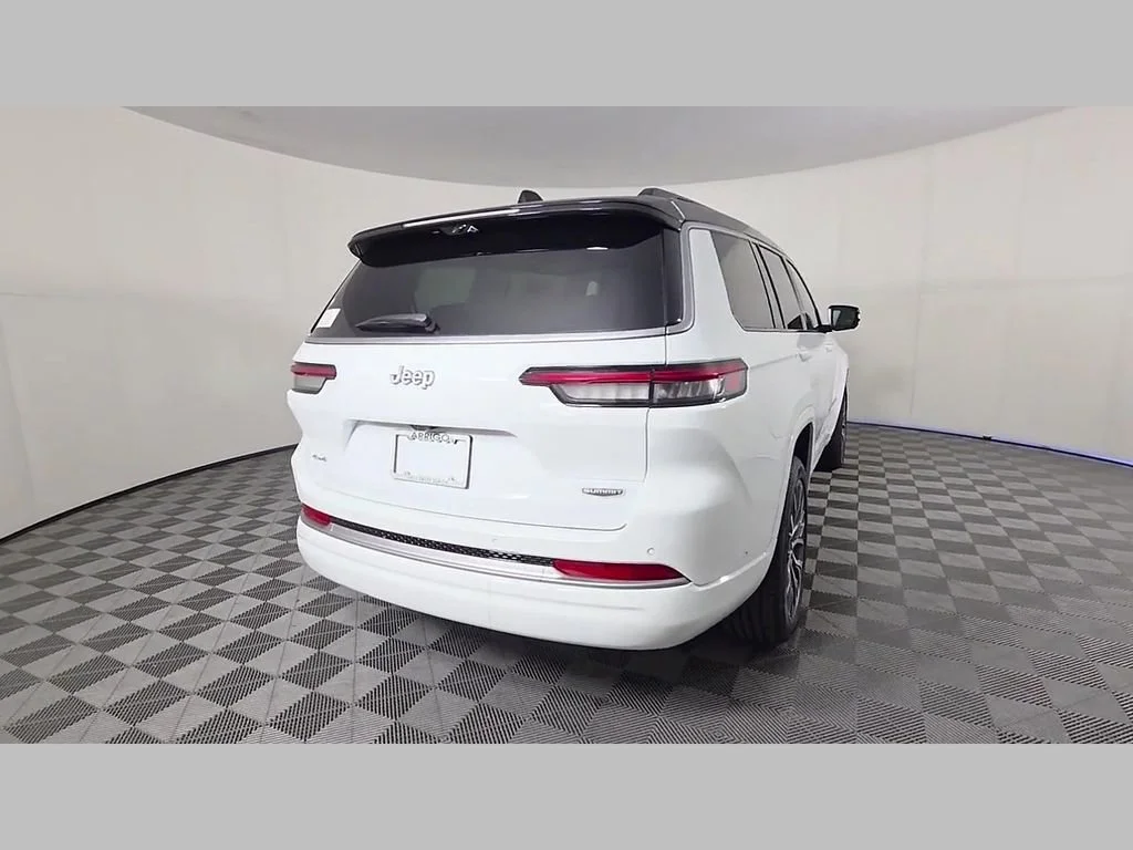 New 2026 Bright White Clear-Coat Exterior Paint Jeep Summit image 26