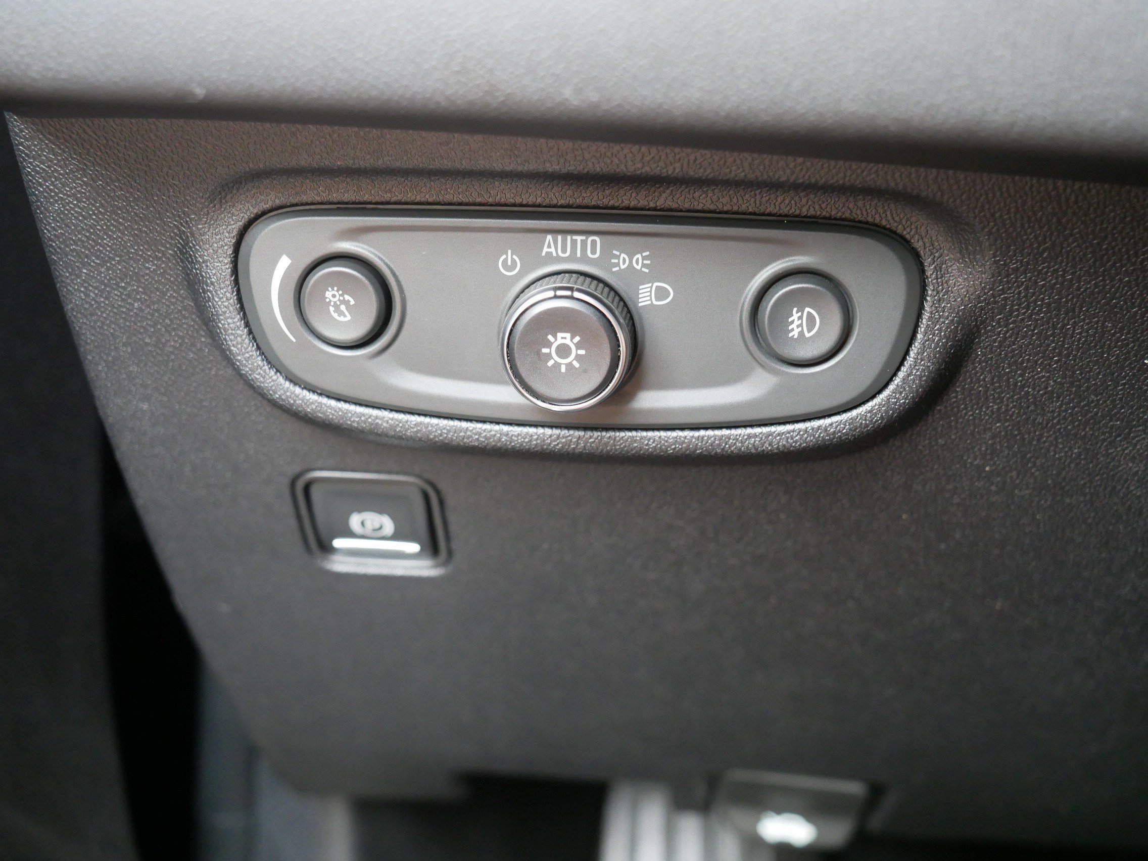 Used 2018 Ebony Twilight Metallic GMC Denali image 26