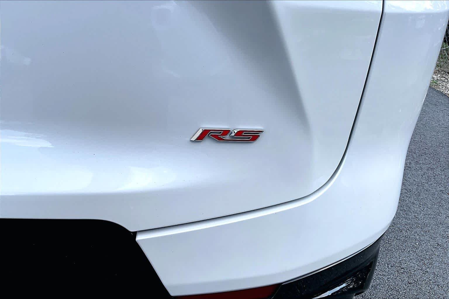 Used 2023 Iridescent Pearl Tricoat Chevrolet RS image 10