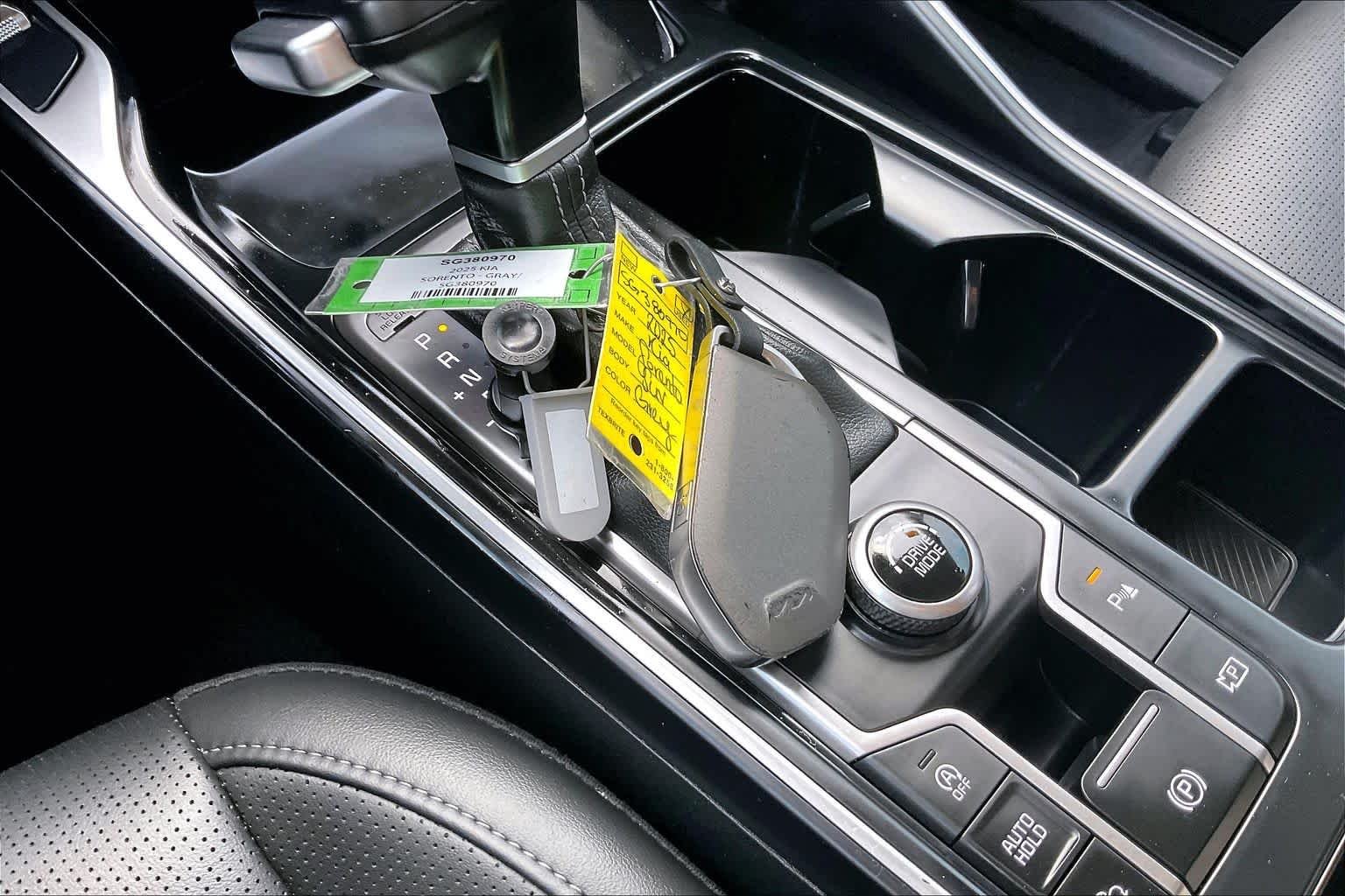 2025 Kia Sorento S - Photo 15