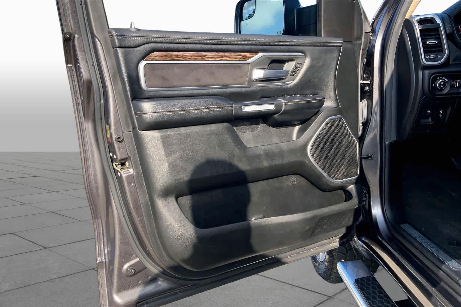 Used 2020 Granite Crystal Metallic Clearcoat Ram Laramie image 21