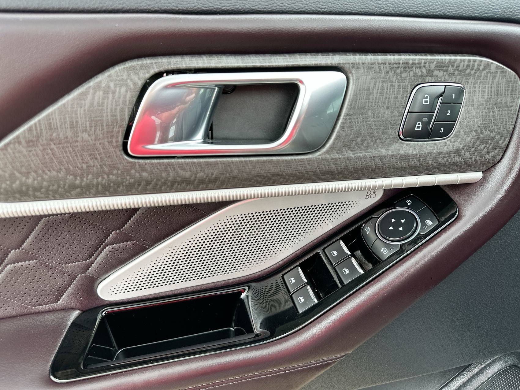 Used 2025 Gray Metallic Ford Platinum image 13