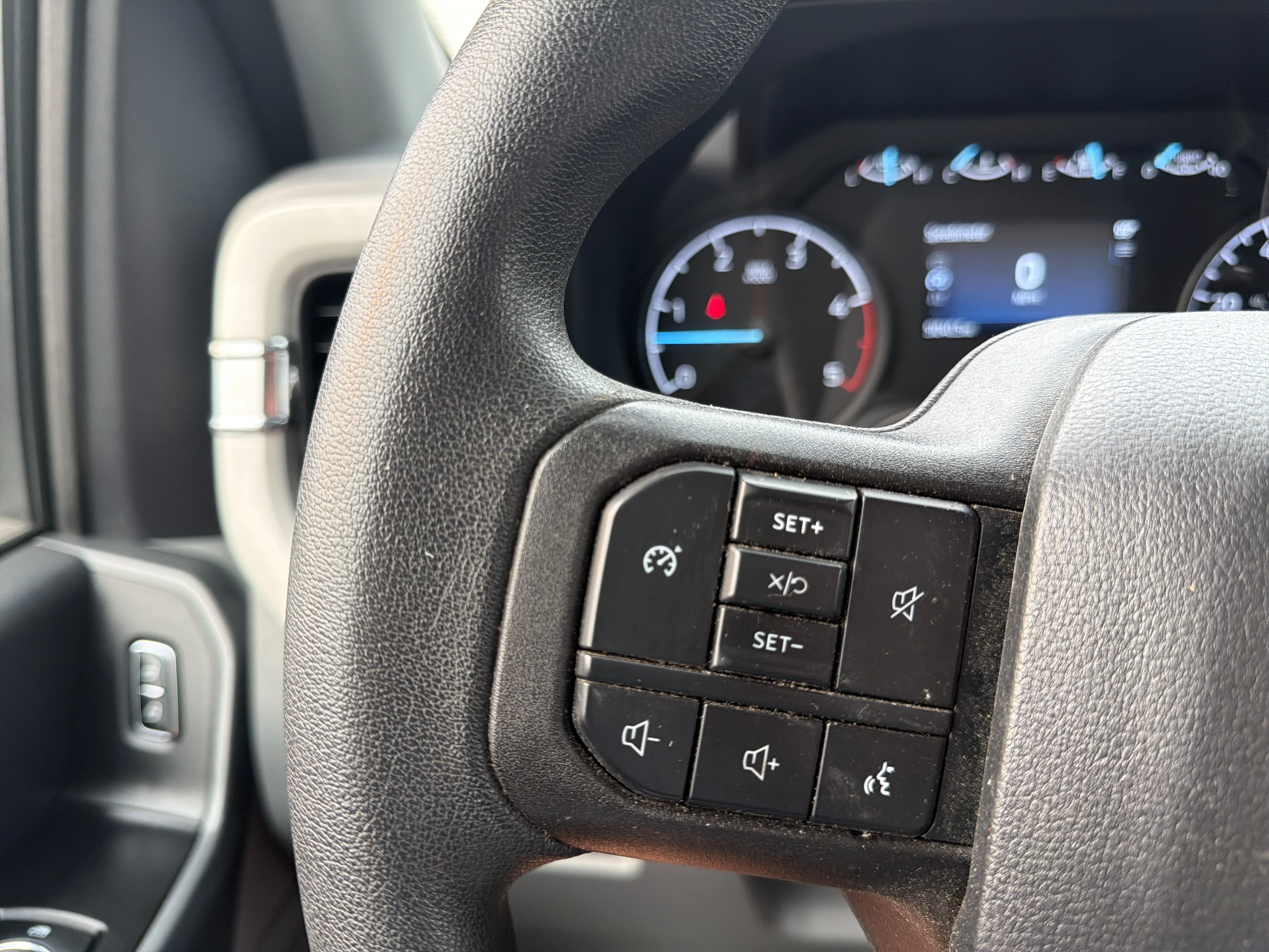 Used 2024 Oxford White Ford XLT image 19