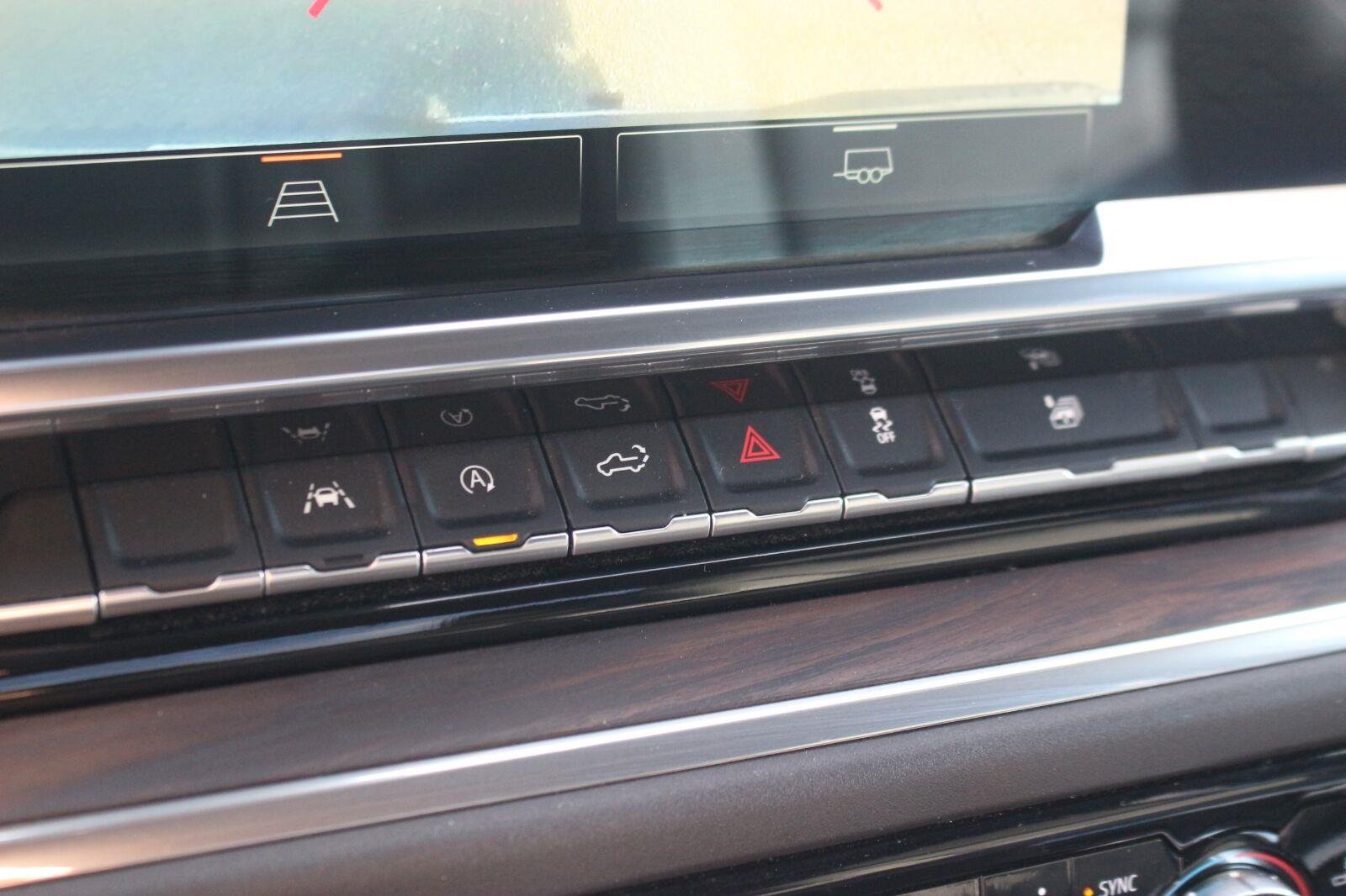 Used 2025 Onyx Black GMC SLT image 27