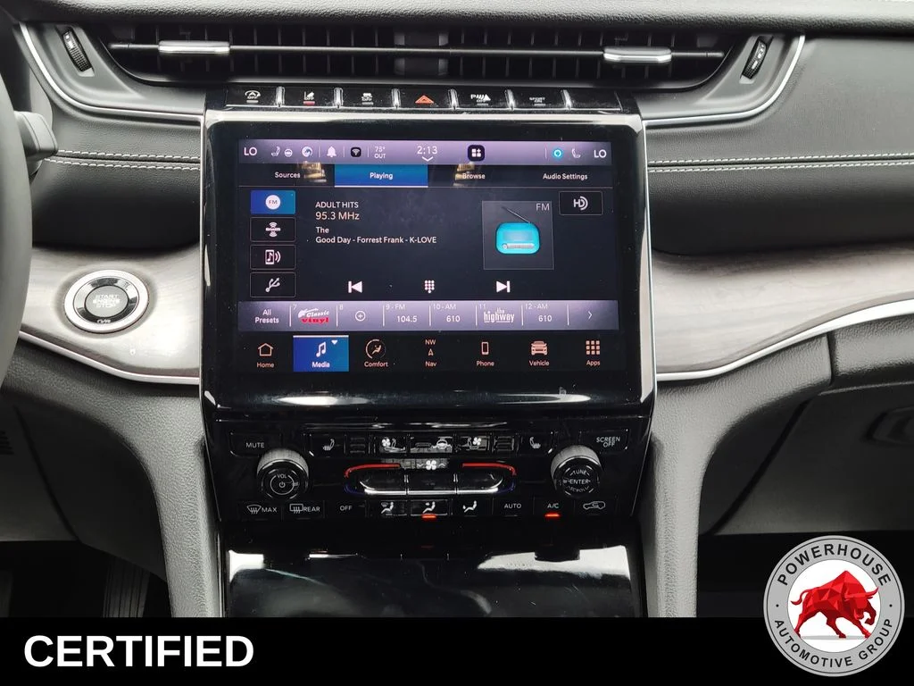 Used 2023 Silver Jeep Limited image 23
