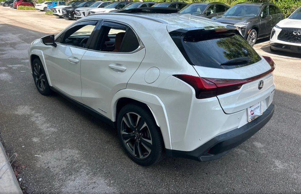 Used 2022 Ultra White Lexus UX 250h image 12