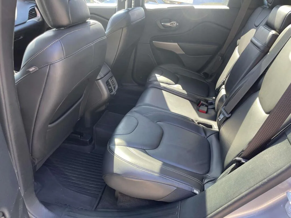Used 2018 Billet Silver Metallic Clearcoat Jeep Limited image 16