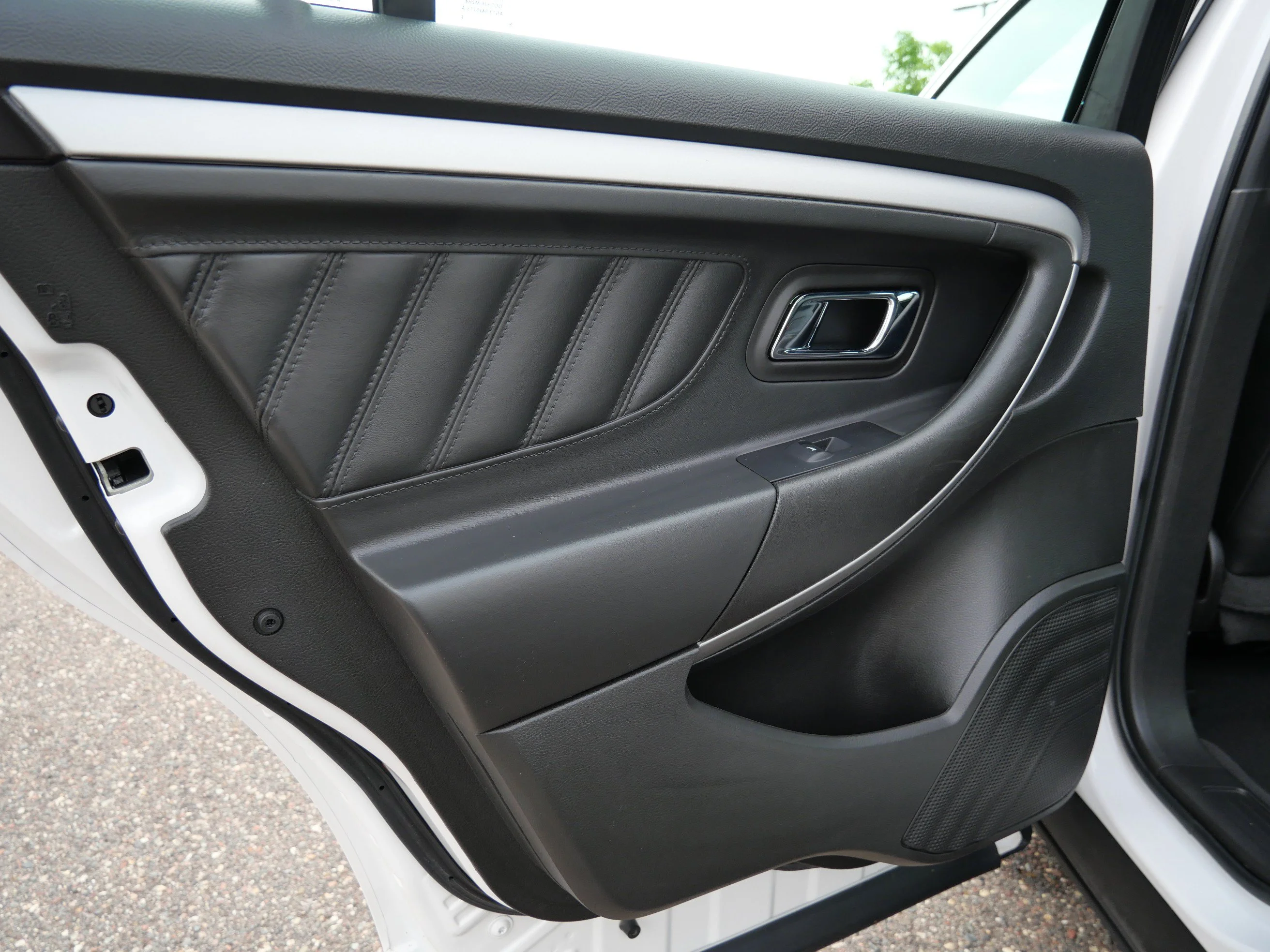 Used 2018 White Platinum Metallic Tri-Coat Ford SEL image 14