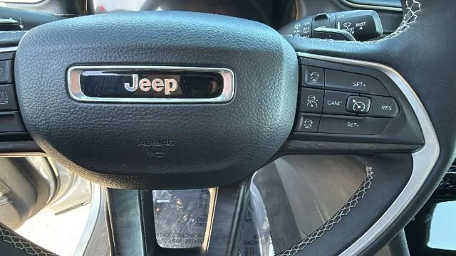 Used 2024 Silver Jeep Limited 4x4 image 20